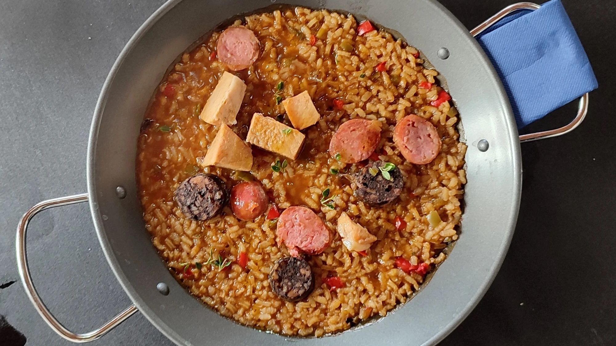 Aguja de ternera confitada con hierbas aromáticas