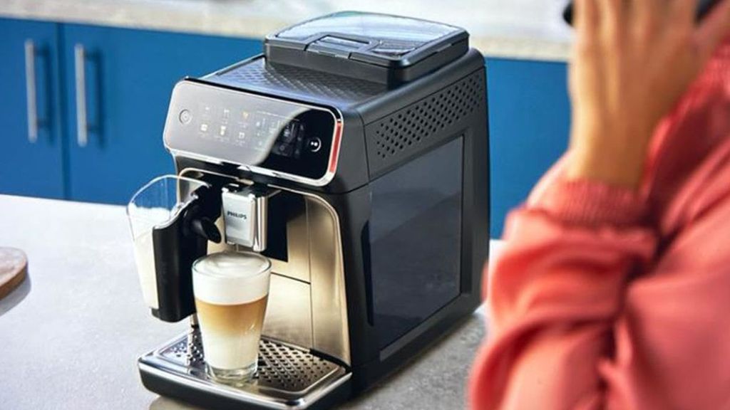Ahorra 100 € en la cafetera superautomática de Philips que arrasa en España con más de