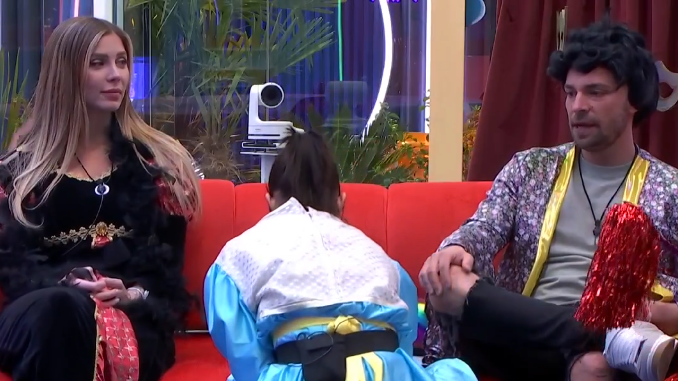 José María, Romina y Marieta hablando de la prueba semanal