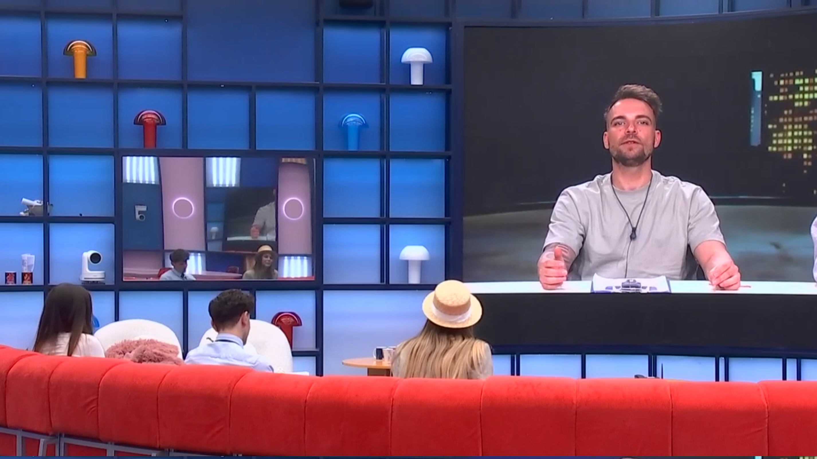 Romina, Óscar y Maica viendo el programa