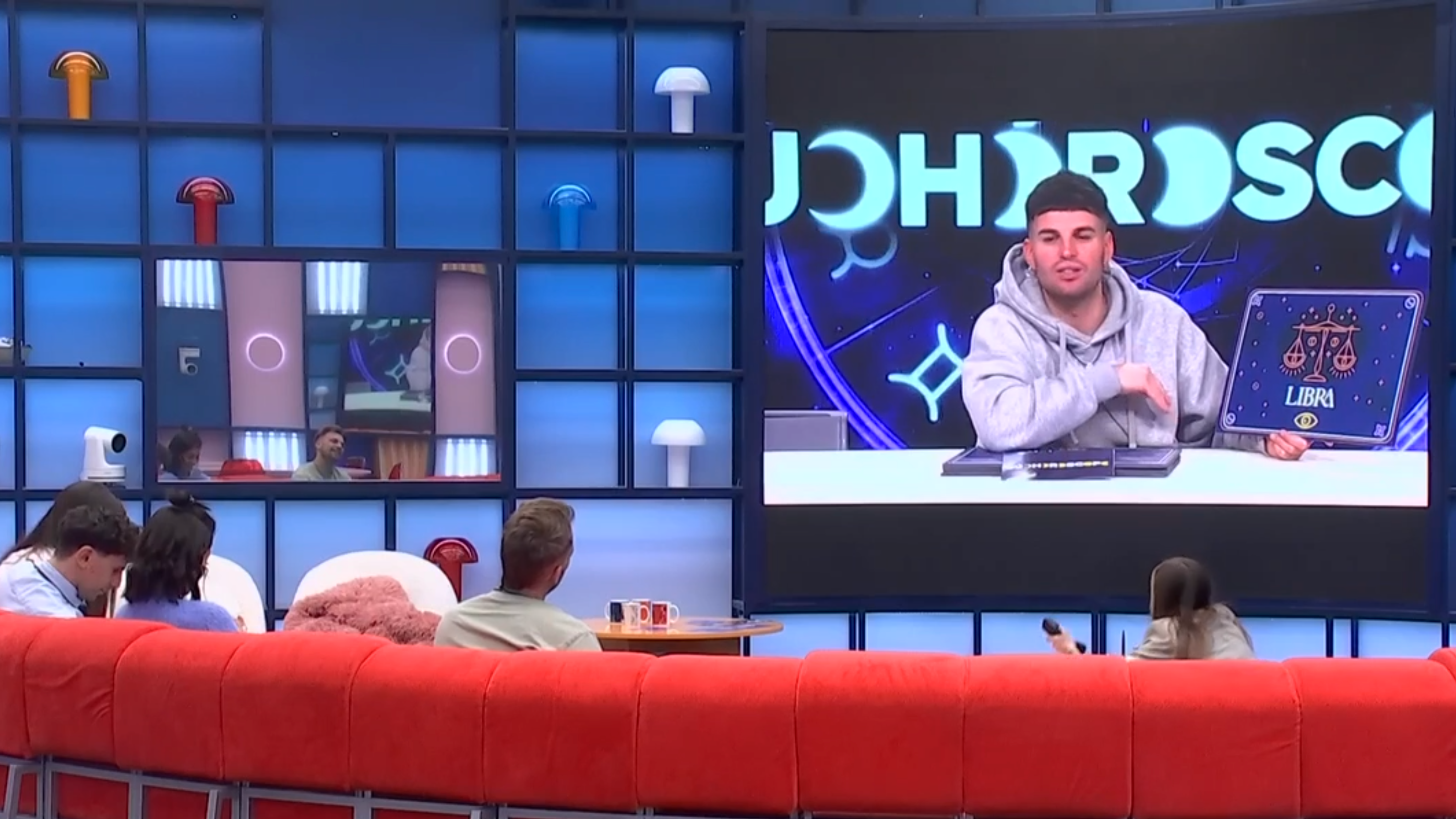 Sergio dando el horóscopo