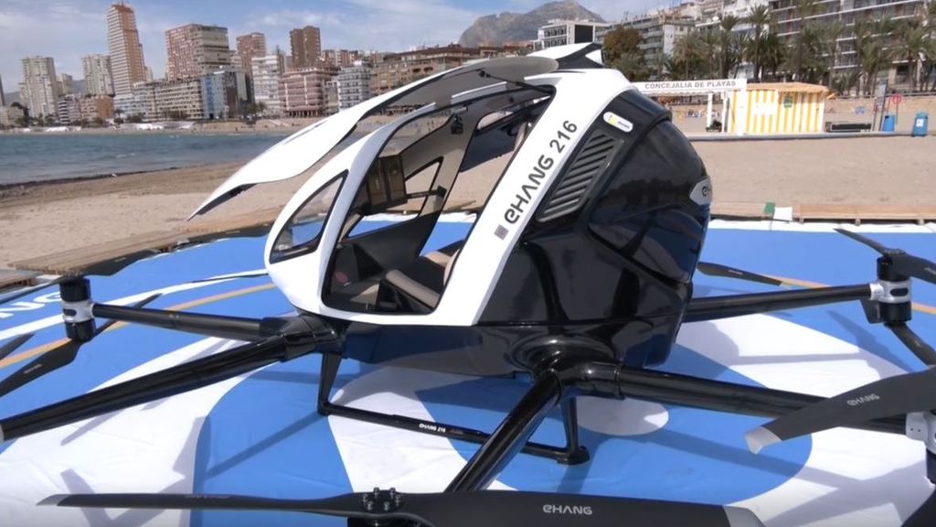 Benidorm se convierte en el escenario del primer vuelo en Europa del aerotaxi con drones