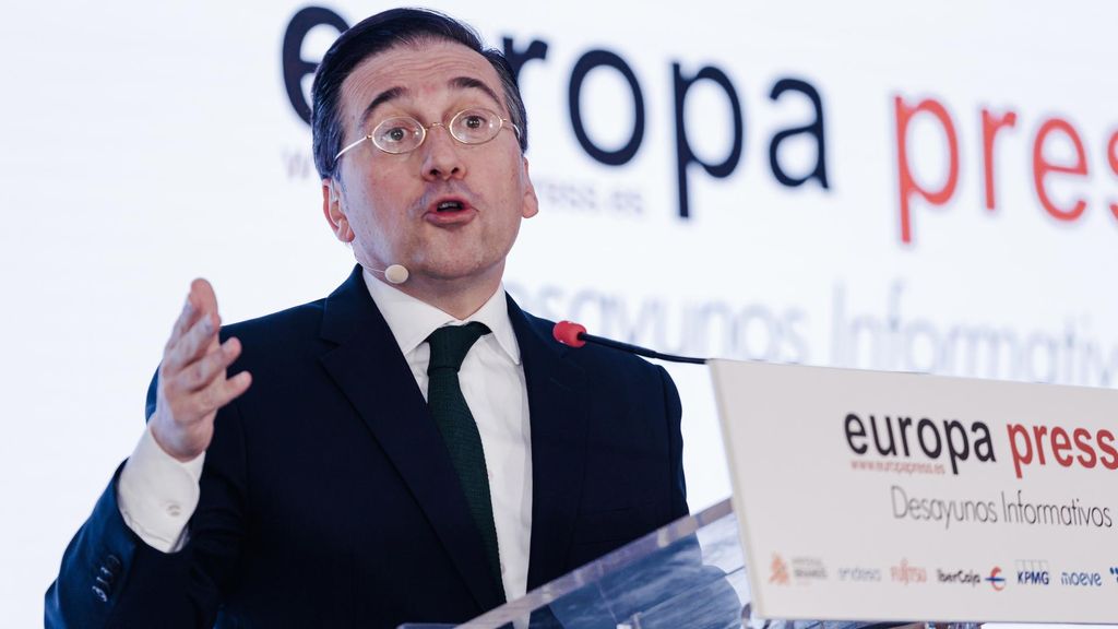 El ministro de Asuntos Exteriores, Unión Europea y Cooperación, José Manuel Albares, durante un Desayuno Informativo de Europa Press