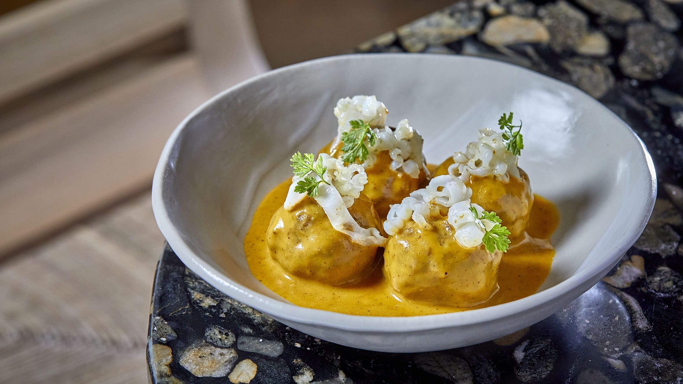 ALBONDIGAS DE VACA VIEJA CHOCO PIÑONES Y ALMENDRAS