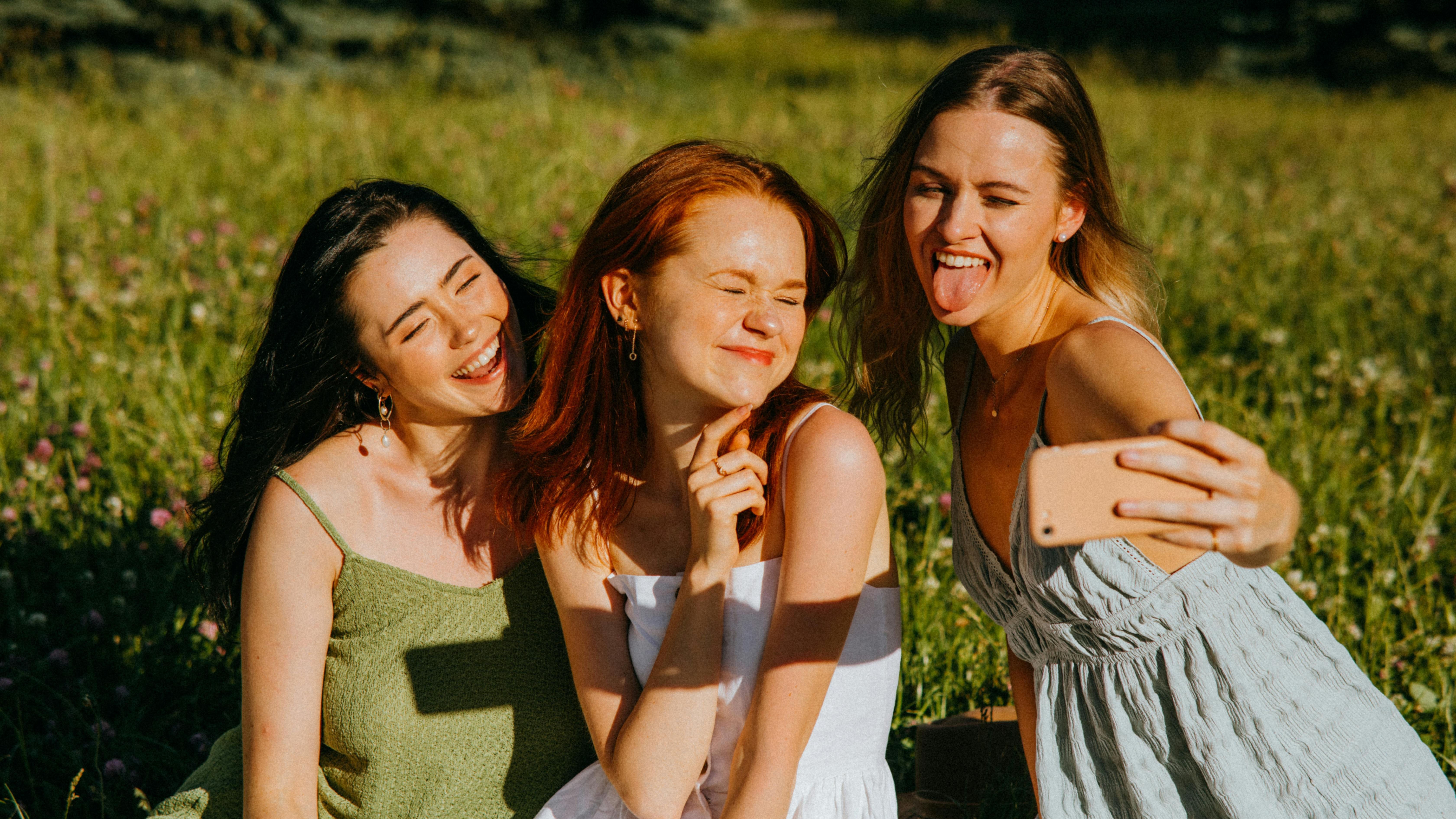 La amistad es más importante para las mujeres según el estudio. FUENTE: Pexels