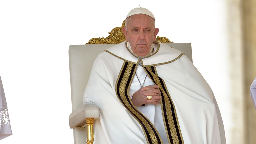 El papa Francisco no tiene fiebre y sus condiciones clínicas se han mantenido "estables"