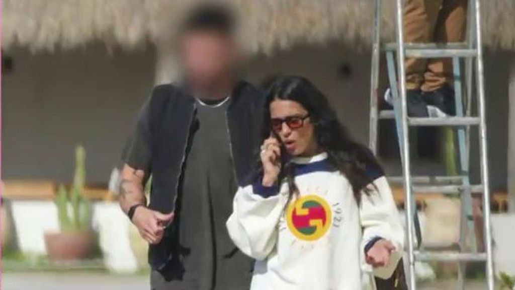 Lorena Castell, pillada liándose con un hombre en un coche: todo sobre su amigo especial Fiesta 2025 Top Vídeos 510