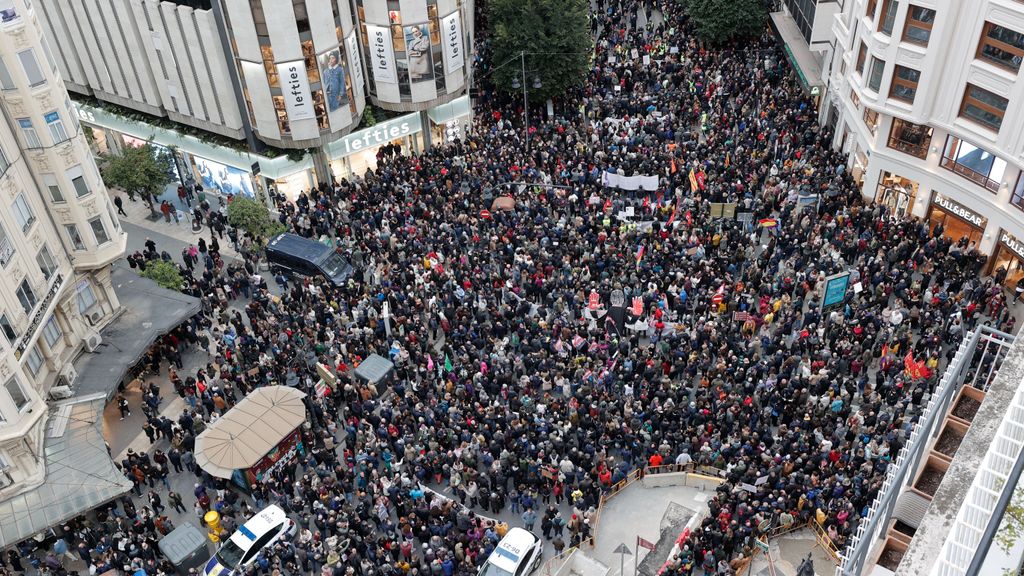 Miles de personas, en la quinta manifestación en Valencia para exigir la dimisión de Carlos Mazón por la DANA
