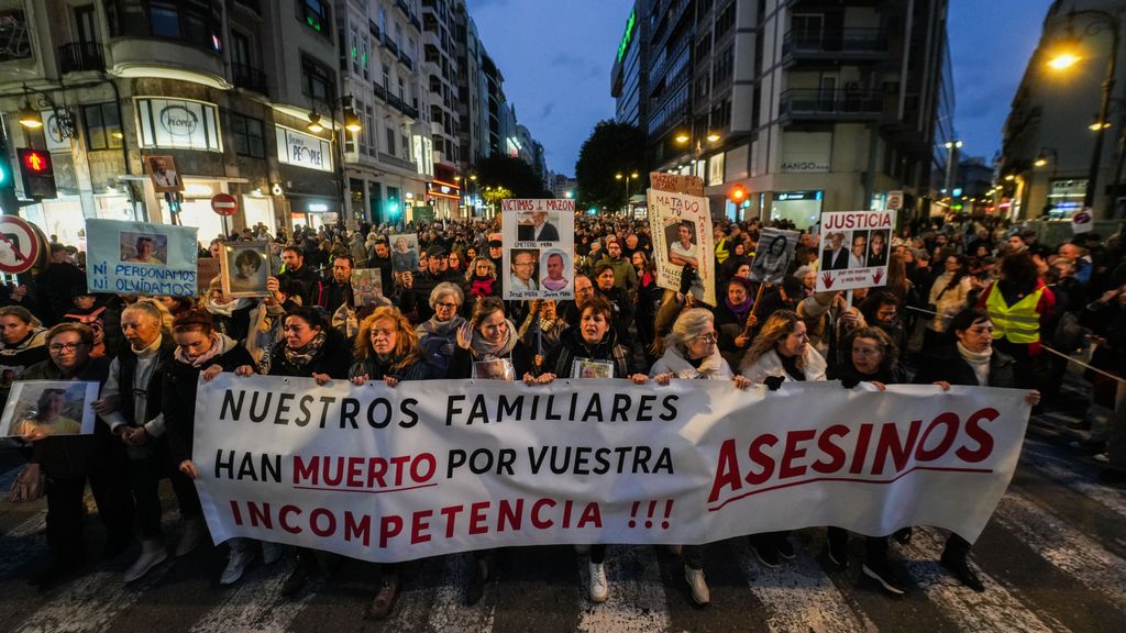 Miles de personas vuelven a manifestarse en Valencia para pedir la dimisión de Carlos Mazón