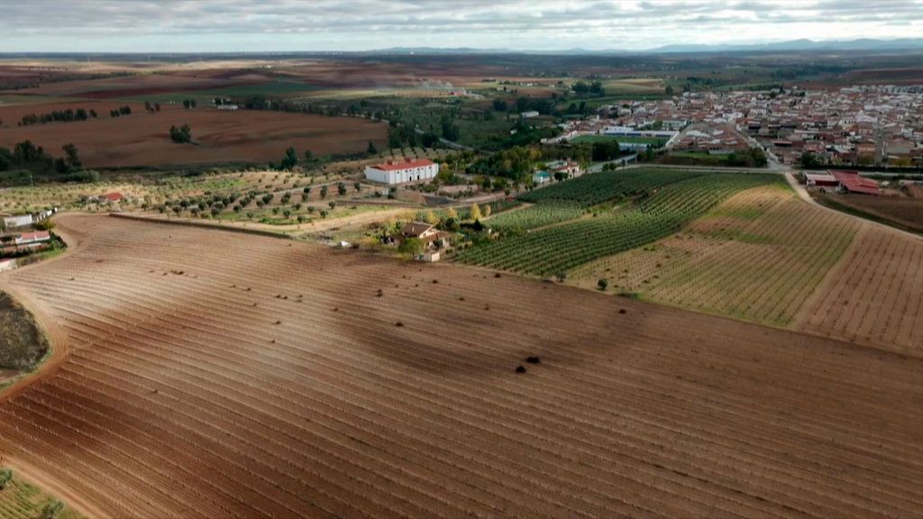 Decenas de testimonios señalan un punto de Badajoz: las misteriosas apariciones del Stonehenge extremeño Cuarto Milenio Temporada 20 Top Vídeos 553