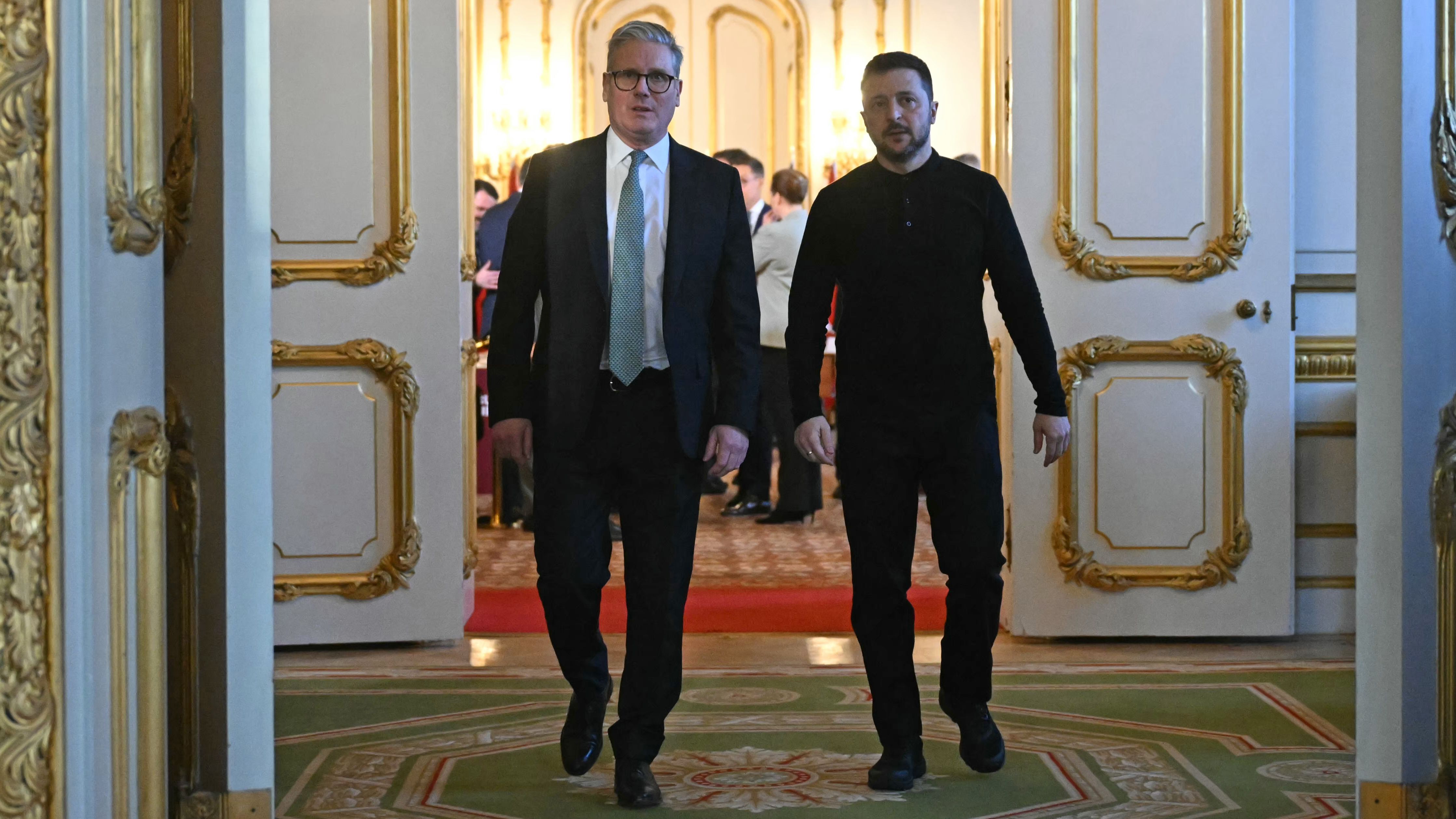 El primer ministro de Reino Unido, Keir Starmer, y el presidente de Ucrania, Volodímir Zelenski