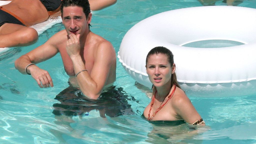 Elsa y Adrien, en una de sus primeras imágenes juntos, en el verano de 2006