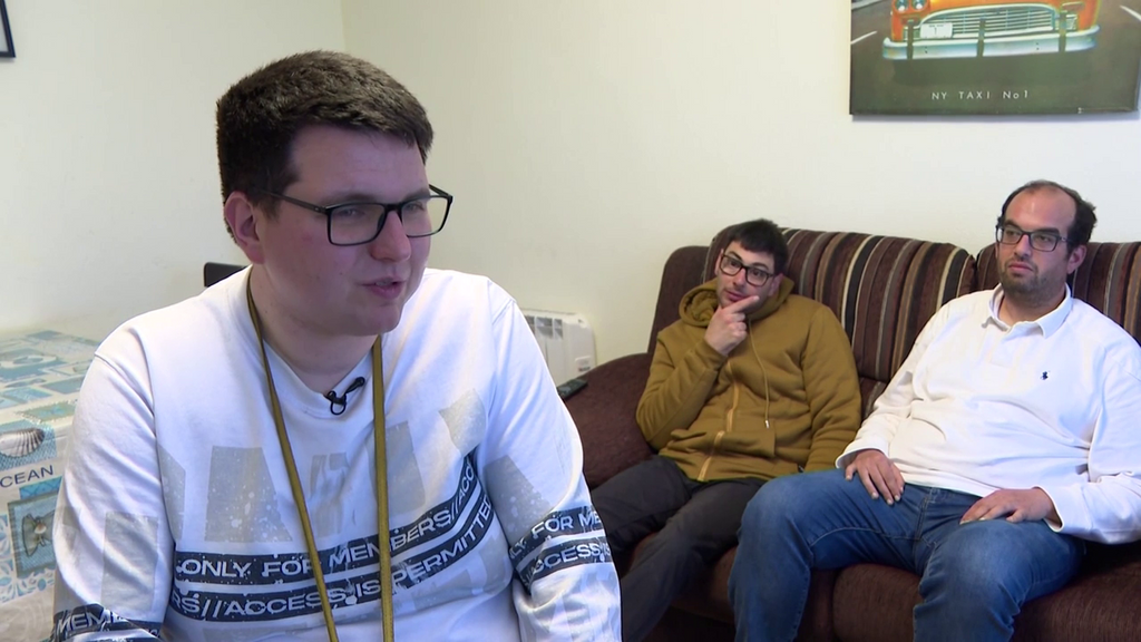Iván, Carlos y José Manuel, tres jóvenes con discapacidad que comparten piso en A Coruña