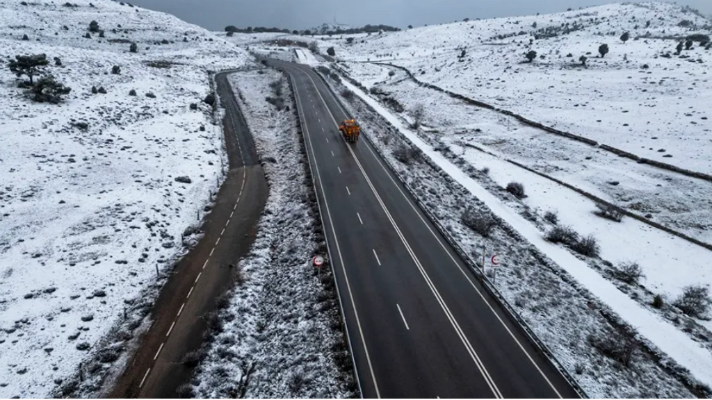 La alerta de la DGT por nieve en las carreteras de Madrid: puede haber afectaciones en la A-1 y en la A-6