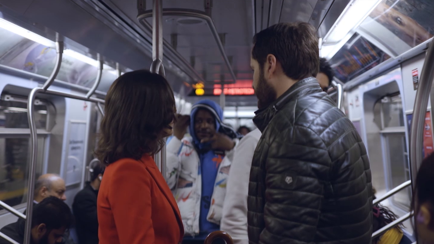 Alejandra Andrade, dentro del metro de Nueva York