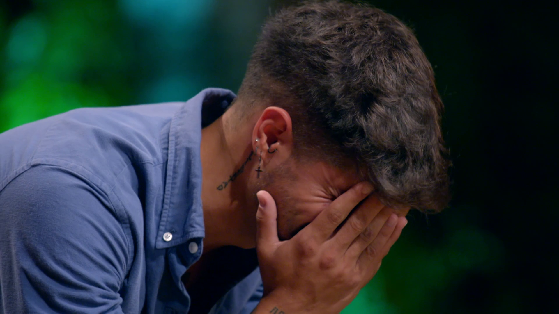 Álvaro se rompe ante las respuestas de Borja en la hoguera: "Me he dado cuenta de que sigo enamorado de ella"