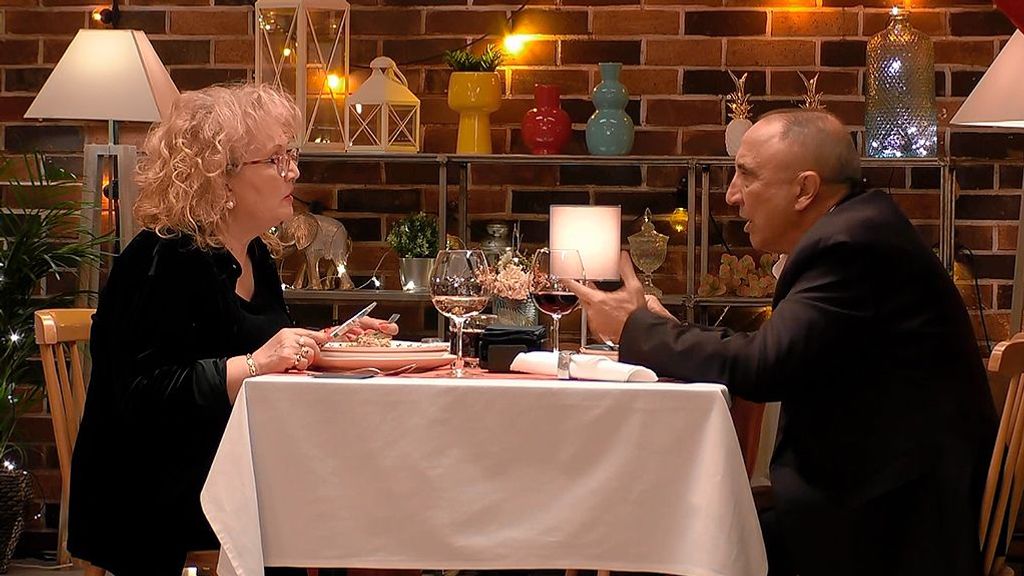 Ascen y Vicente durante su cita en 'First Dates'