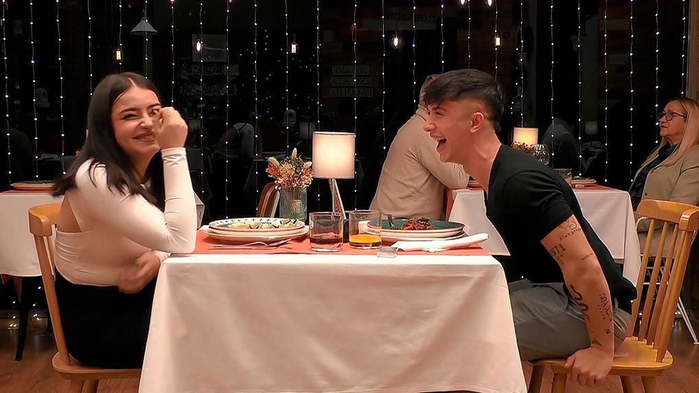 El ataque de risa de dos solteros de 'First Dates'