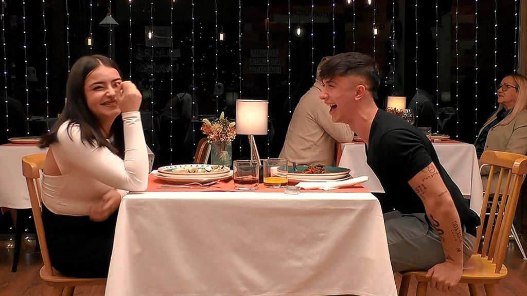 El ataque de risa de dos solteros de 'First Dates'