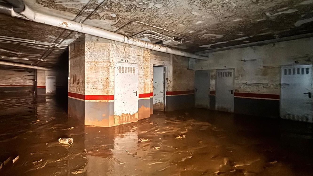 El garaje todavía está impracticable ante la falta de dinero para hacer frente a las reparaciones