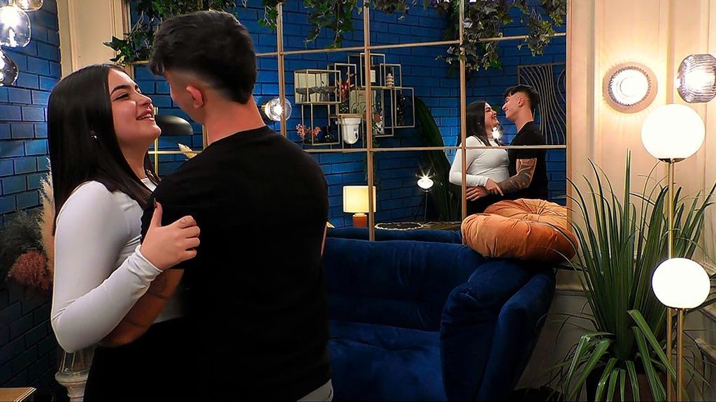 El match de más de un millón de seguidores de dos solteros de ‘First Dates’: “Igual lo hacemos en el taxi”