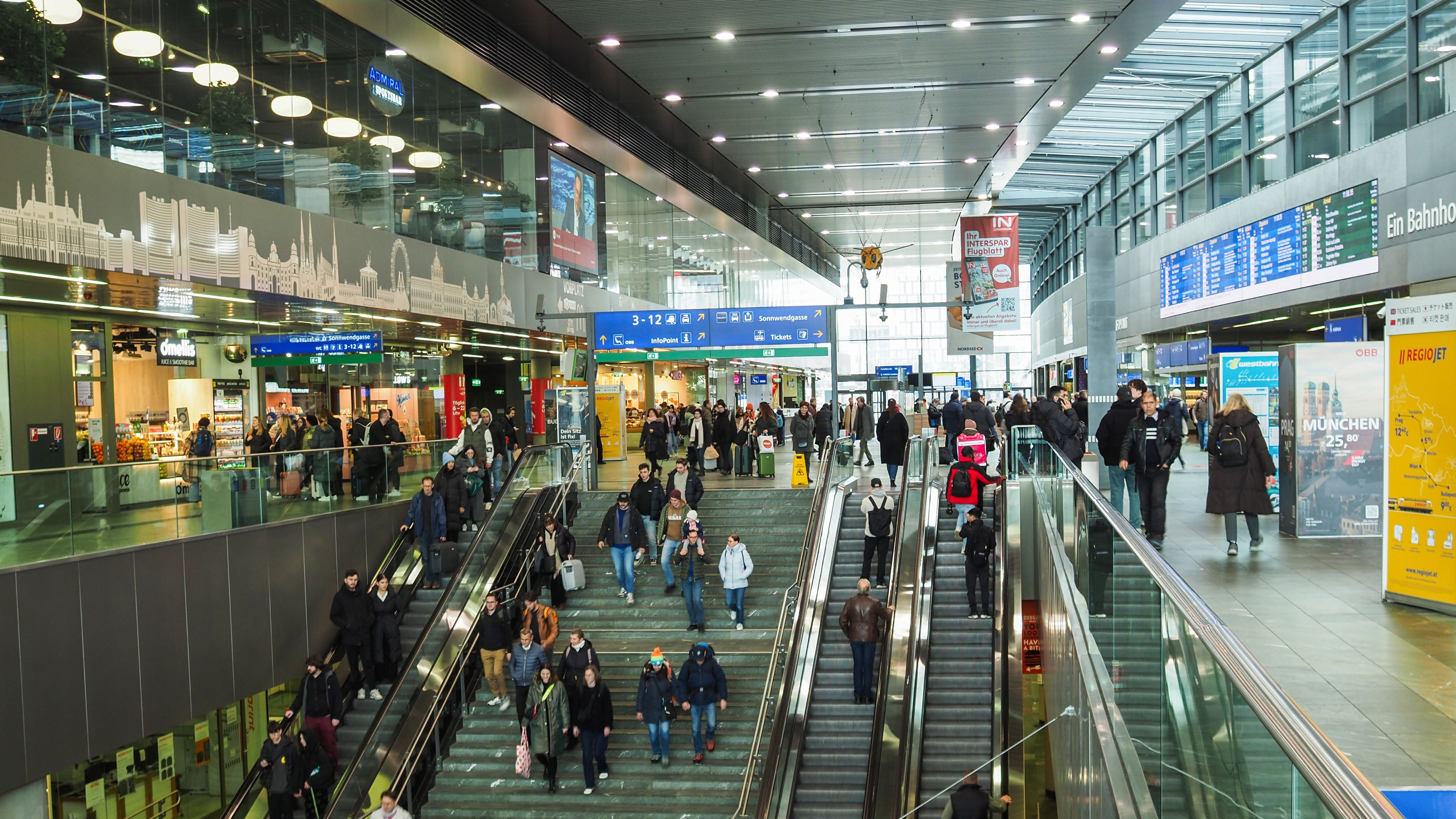 Evacúan la estación central de Viena y detienen todo el tráfico ferroviario por una "amenaza"