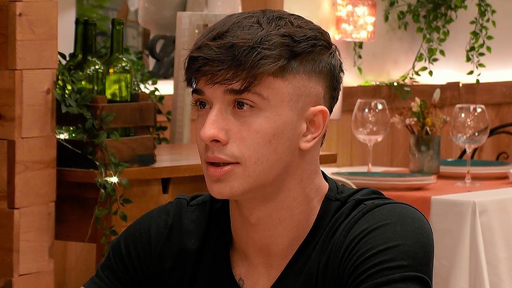 La cara de Javier al saber el número de seguidores de su cita