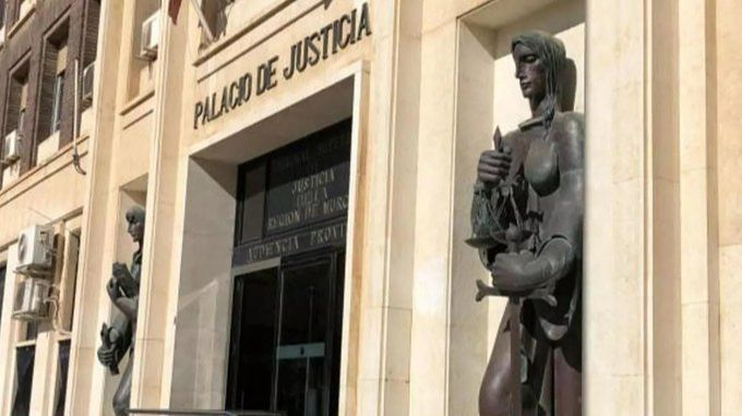 Procesan a una mujer por agresiones "habituales y continuadas" a sus dos hijos en Murcia