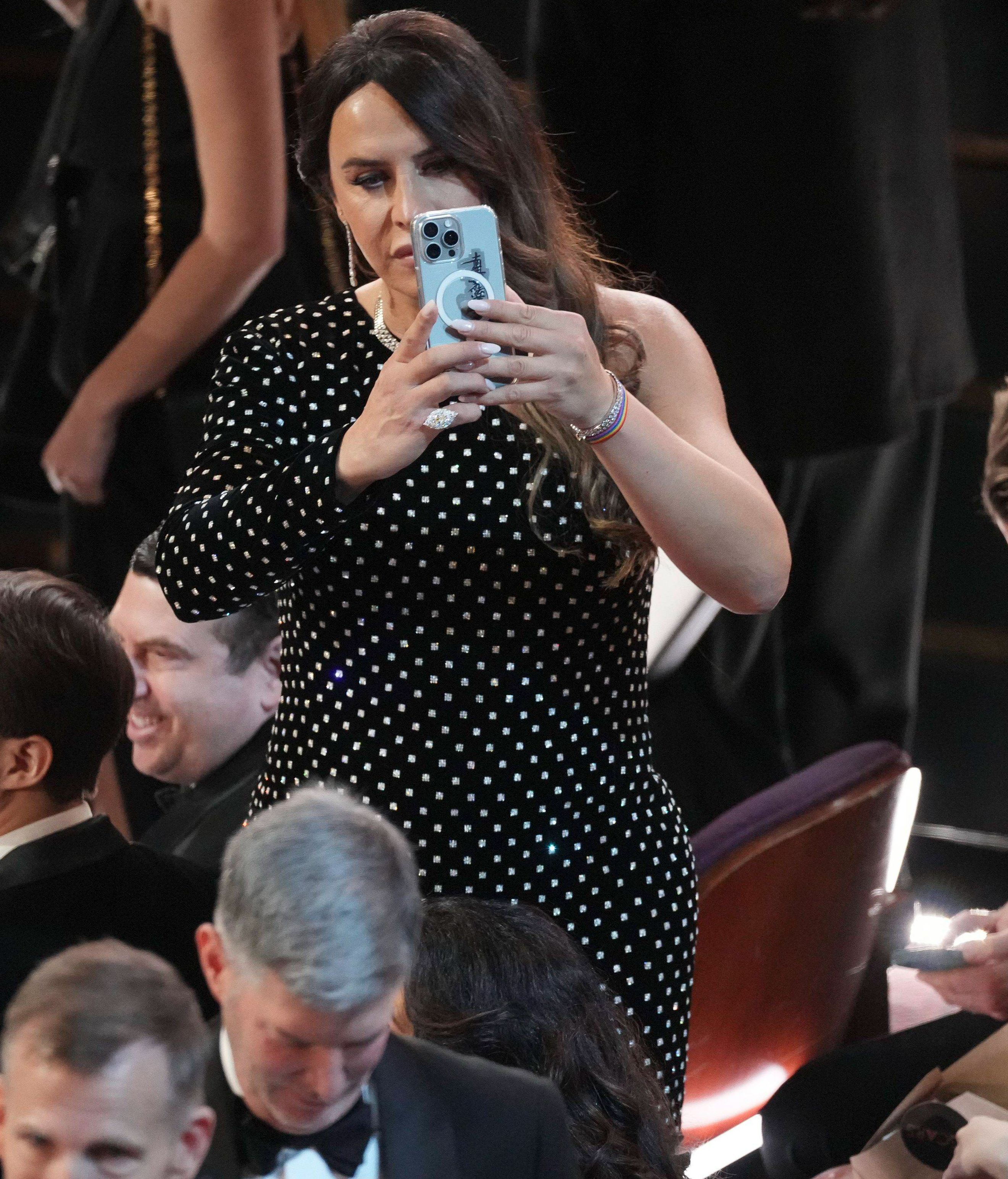 Se aprecia cierta comodidad en su comportamiento en el patio de butacas