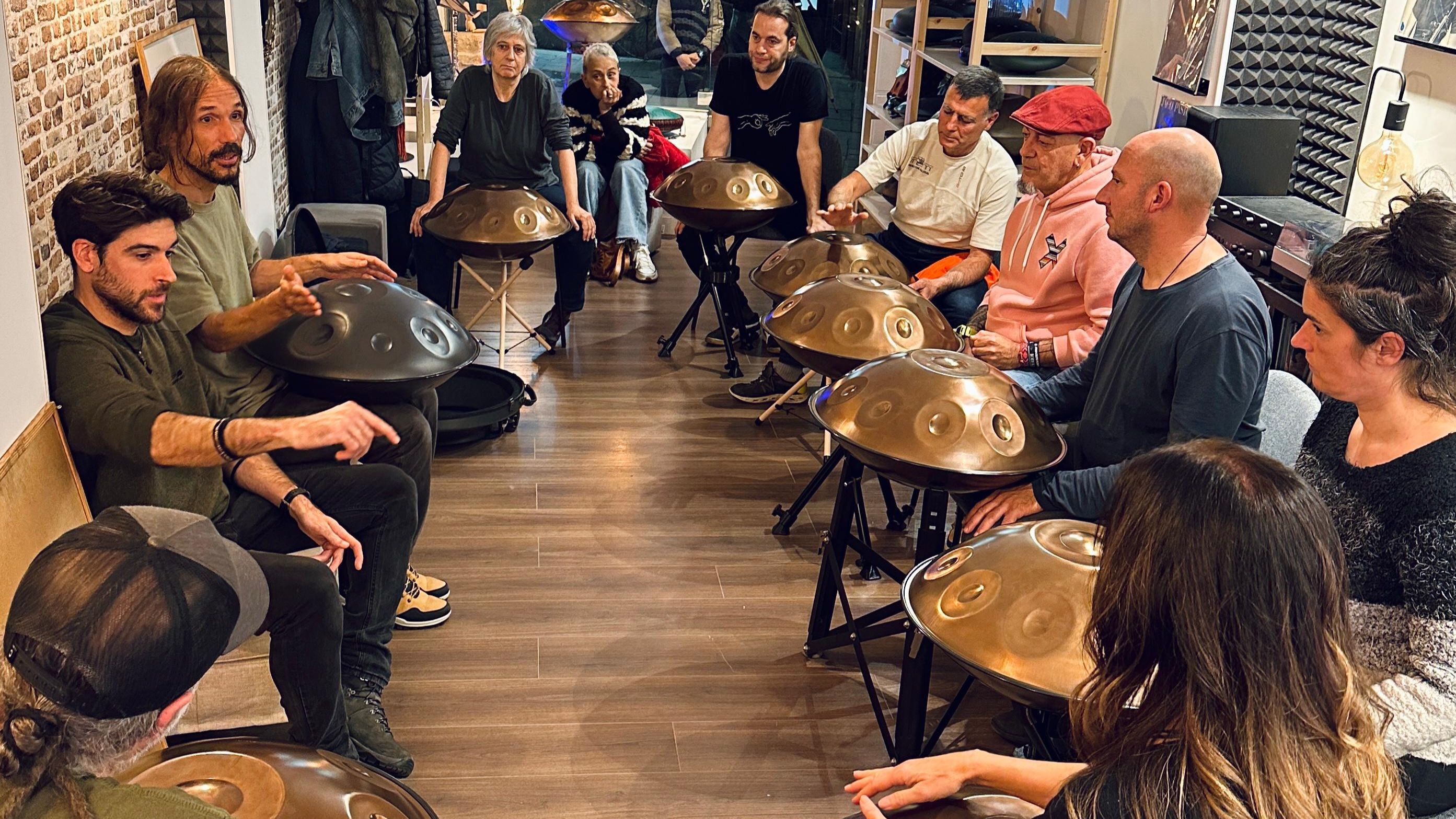 Álex Martínez acompaña a Aitor en este proyecto y se encarga de la parte didáctica