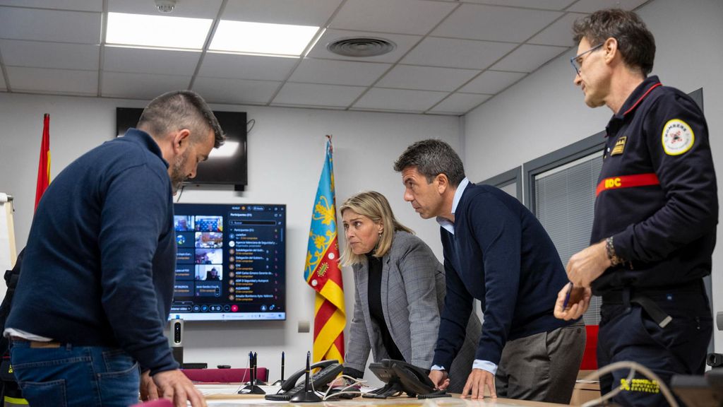 Carlos Mazón aprende la lección de la DANA de octubre y acude al Cecopi ante la alerta roja por lluvias en Valencia