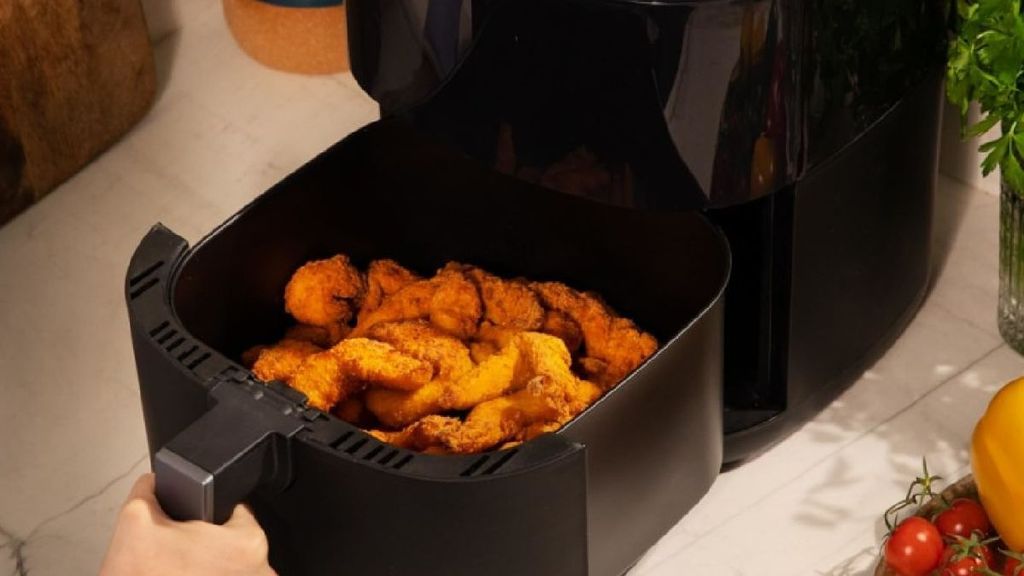 Esta es la freidora de aire que arrasa en Amazon y que te hace la vida más fácil por menos dinero