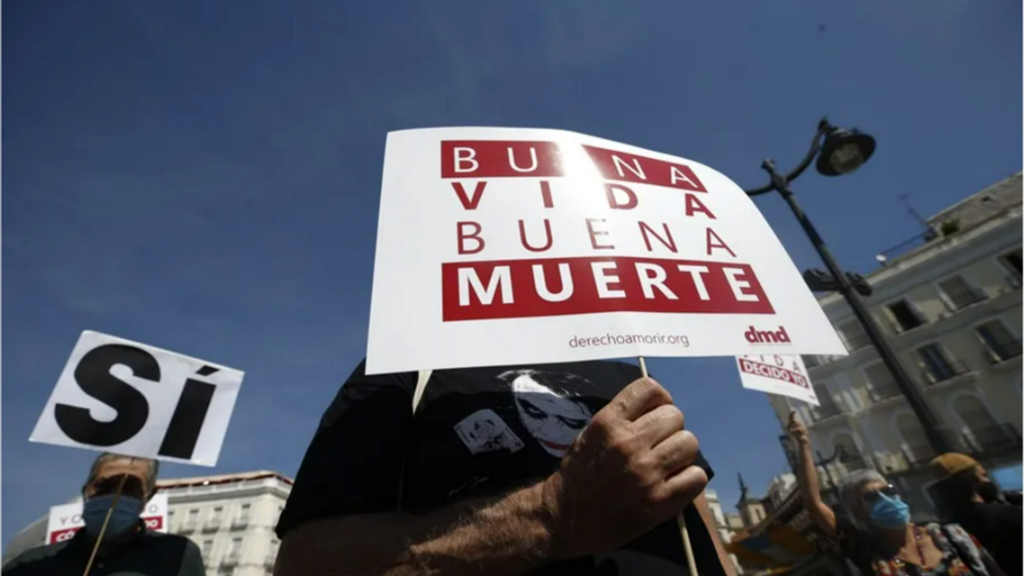 Imagen de archivo de una manifestación en Madrid a favor del derecho a morir dignamente