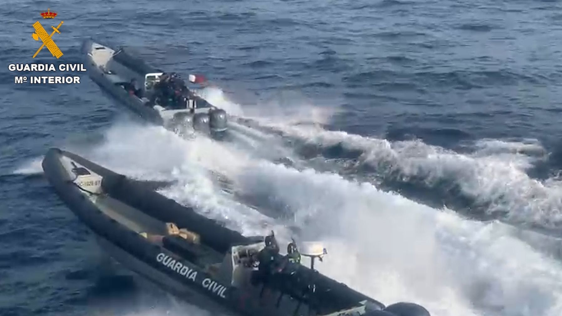 La Guardia Civil protagoniza una persecución a una narcolancha a la altura de Coria del Río, Sevilla