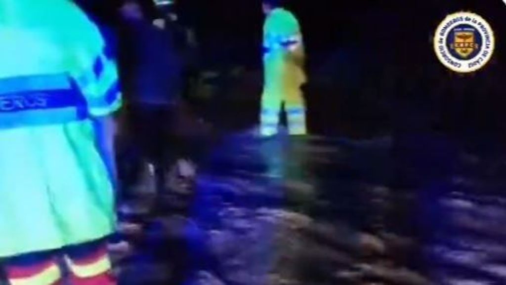 Rescatan a 40 personas atrapadas en la AP-4 en Jerez