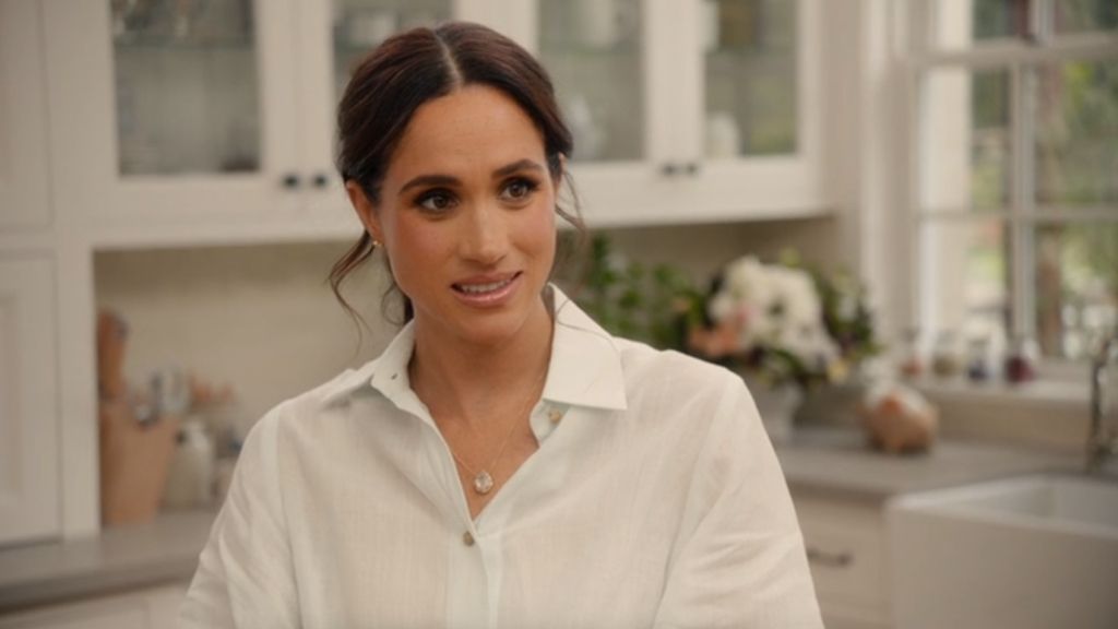Los espaguetis a la sartén que Meghan Markle cocina para su maquillador en su nueva serie