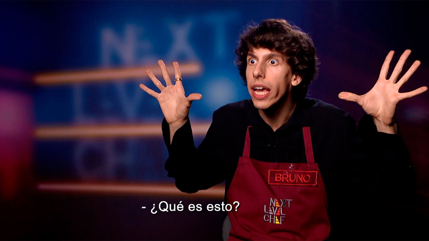 Bruno ante las explicaciones de Jordi Cruz