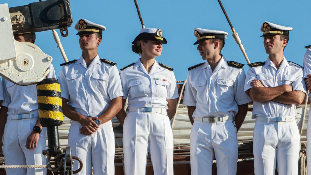 La princesa Leonor arriba a Uruguay a bordo del buque 'Elcano'.