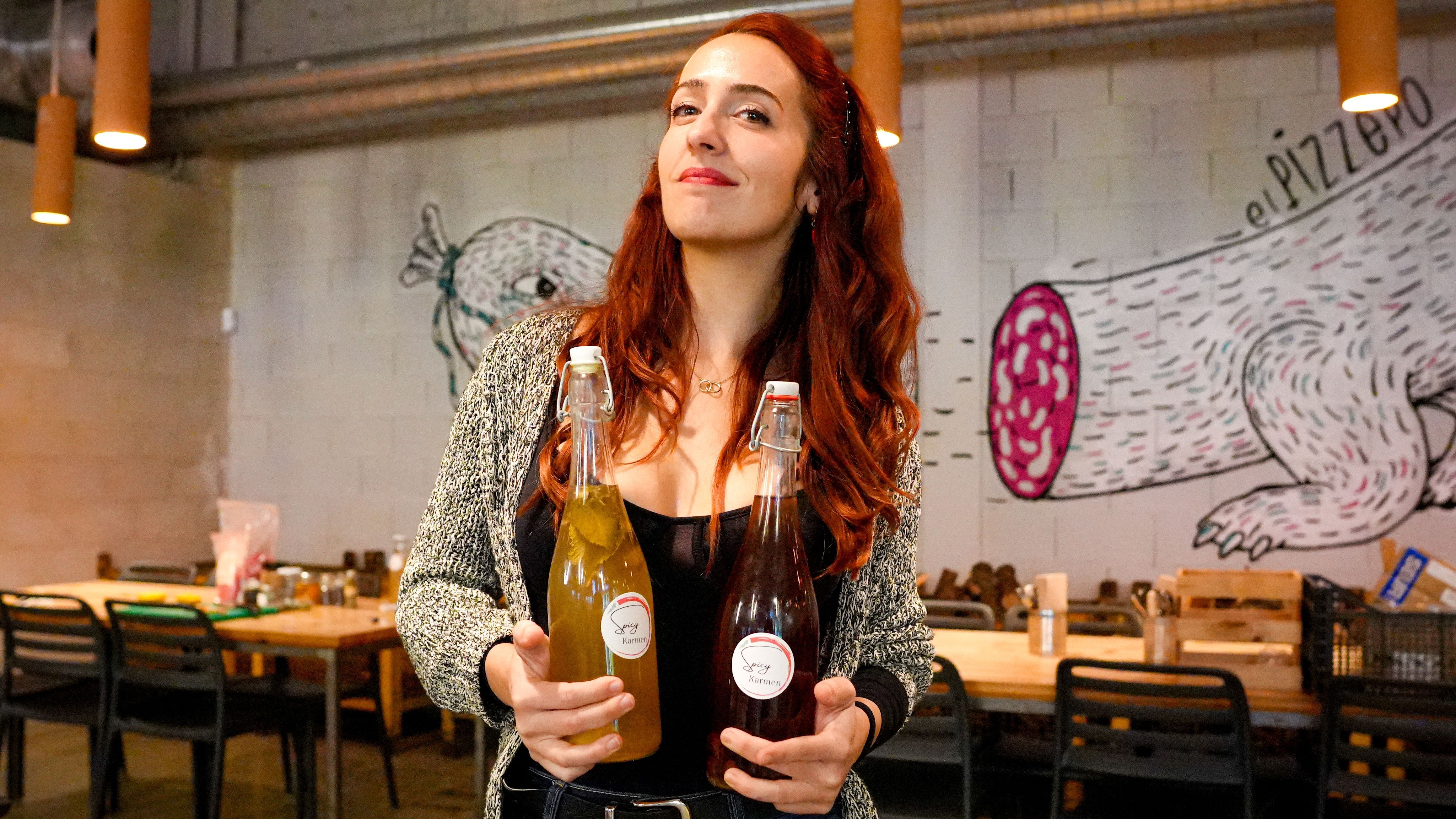 @spicy_krmen, con algunas de sus creaciones