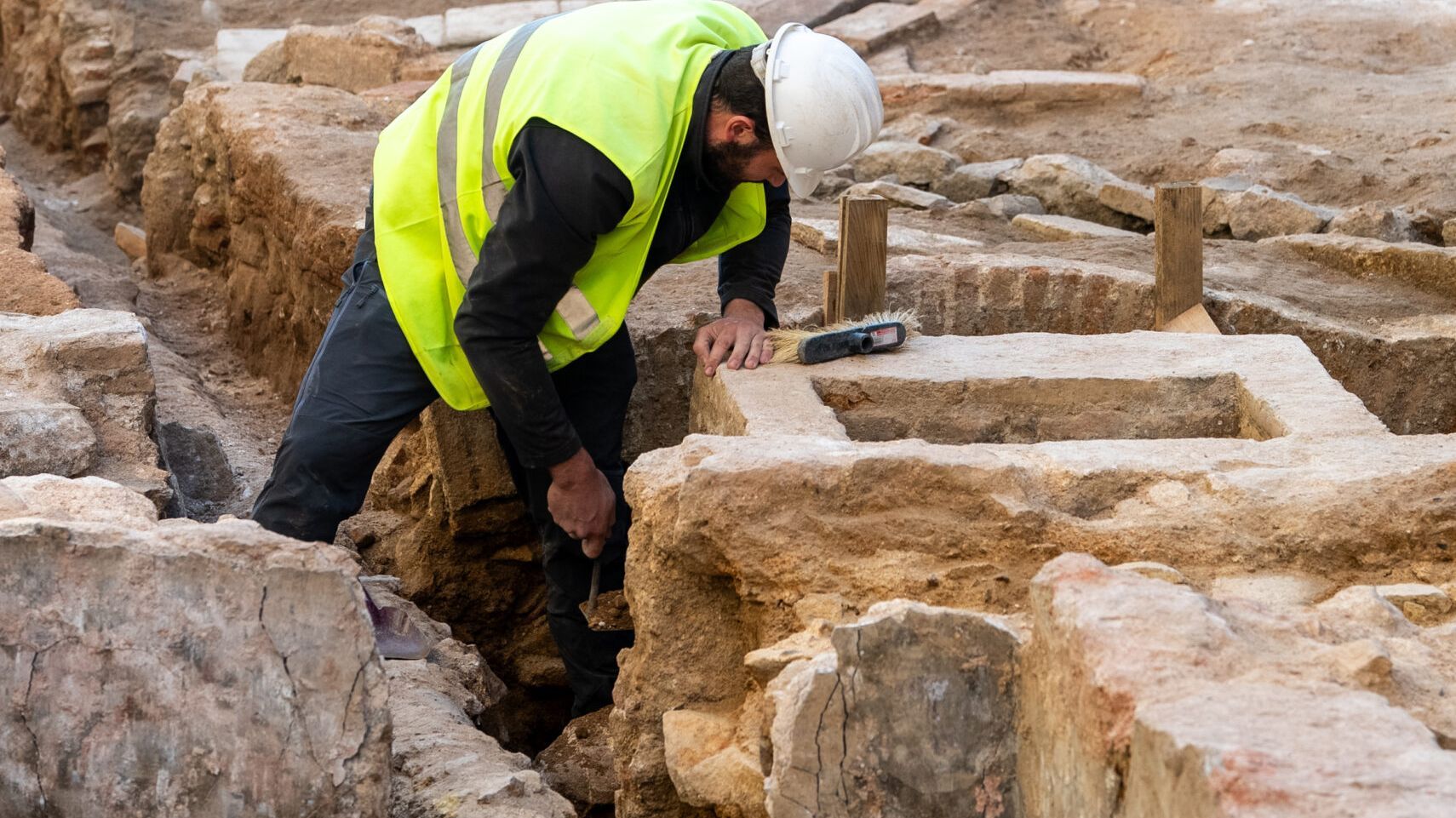 Descubren en Barcelona una casa medieval que podría haber acogido uno de los primeros museos