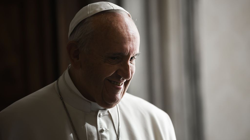 El papa Francisco continúa estable sin episodios de insuficiencia respiratoria ni fiebre, según el Vaticano