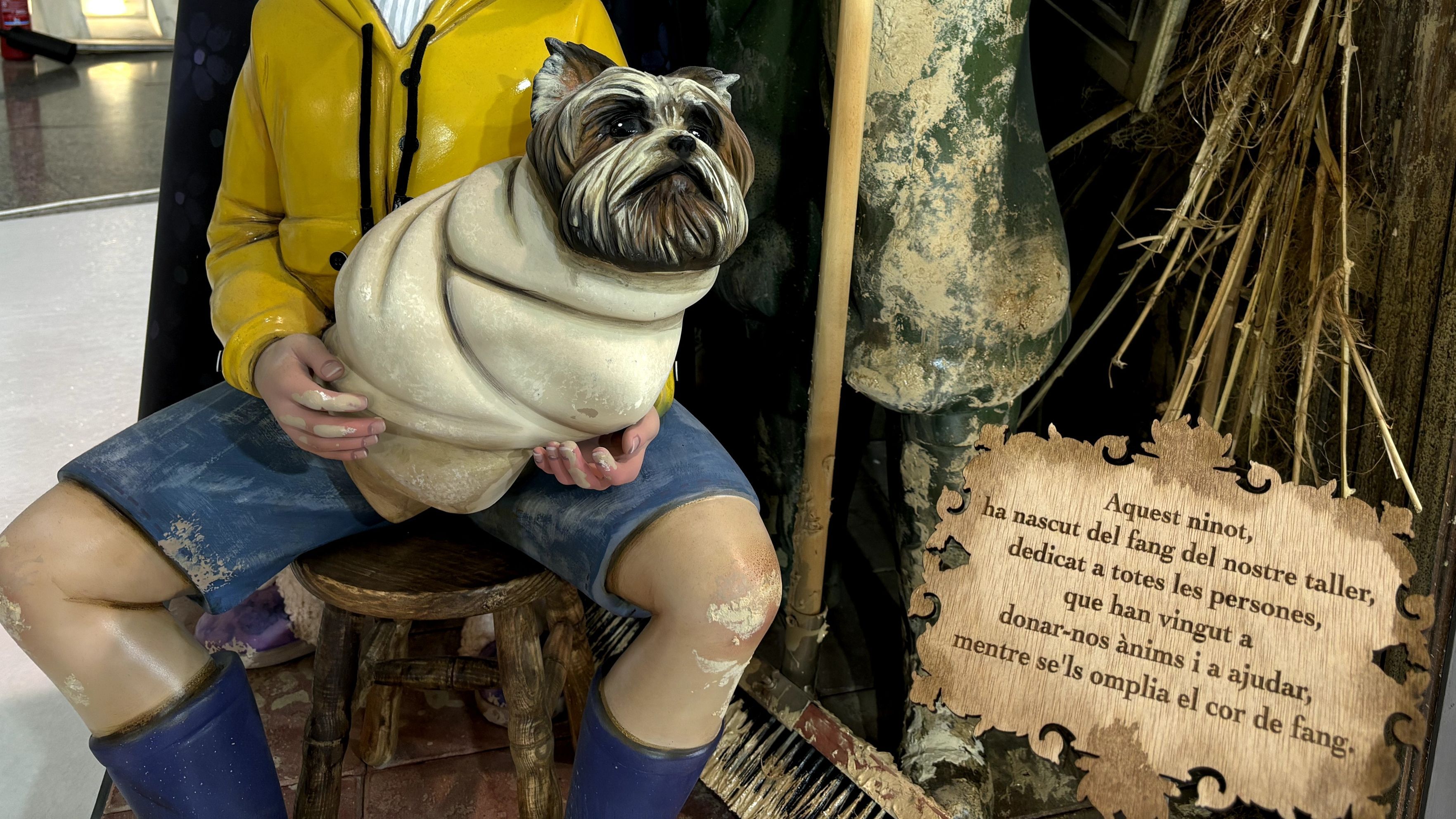 Un ninot que fue elaborado en un taller afectado por la DANA