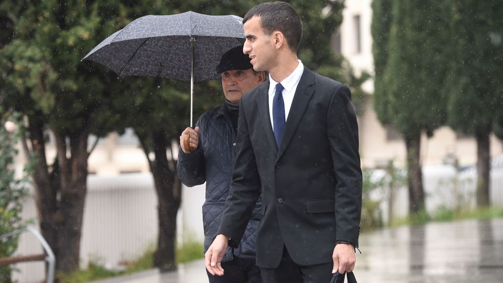 El padre de Elisa Mouliaá dice que su hija estaba "bloqueada y ausente" aquella noche