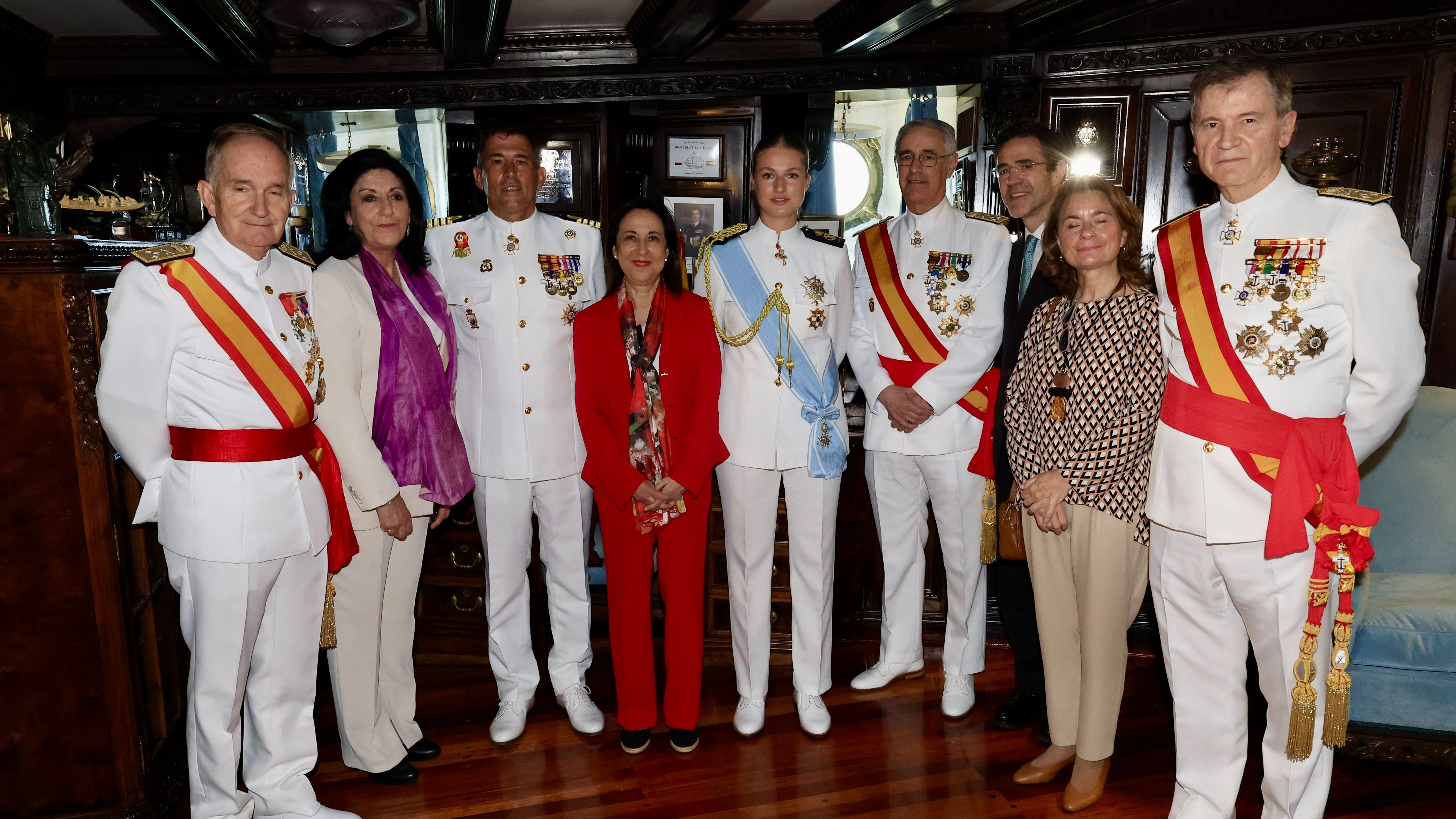 La princesa Leonor, junto a Margarita Robles en Montevideo