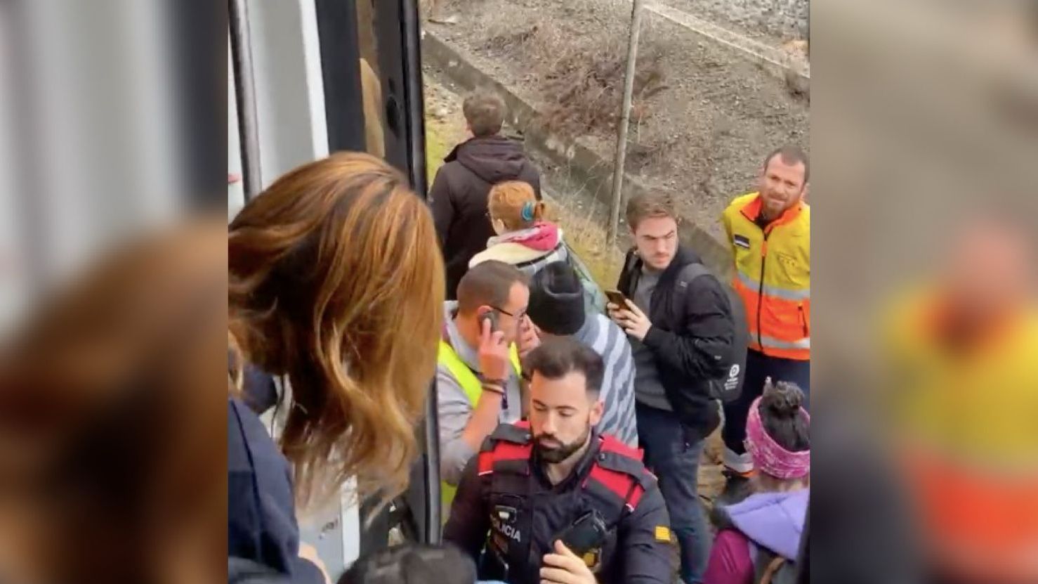 Pasajeros evacuados del tren