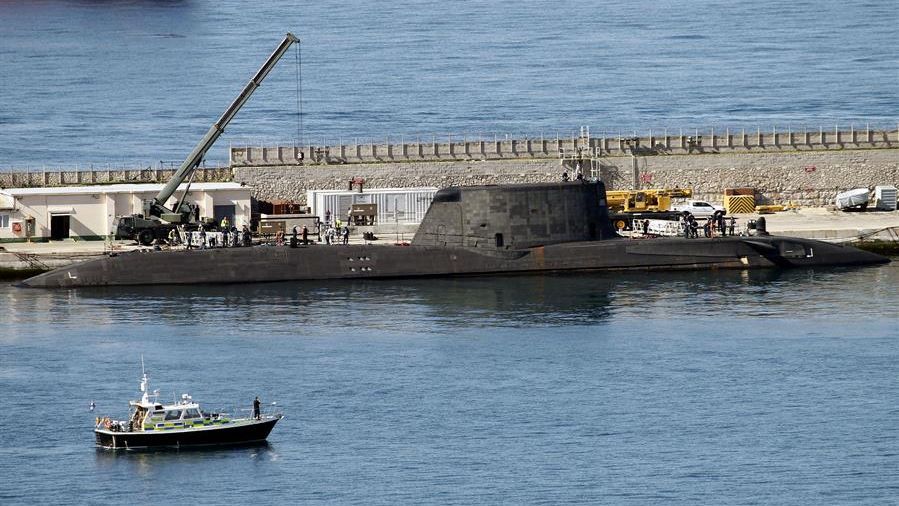 Un submarino británico de propulsión nuclear en el puerto de Gibraltar.