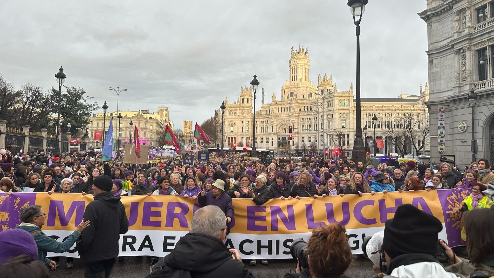 Arranca en Madrid la manifestación del Movimiento Feminista: "Ni cis ni trans, mujer nada más"