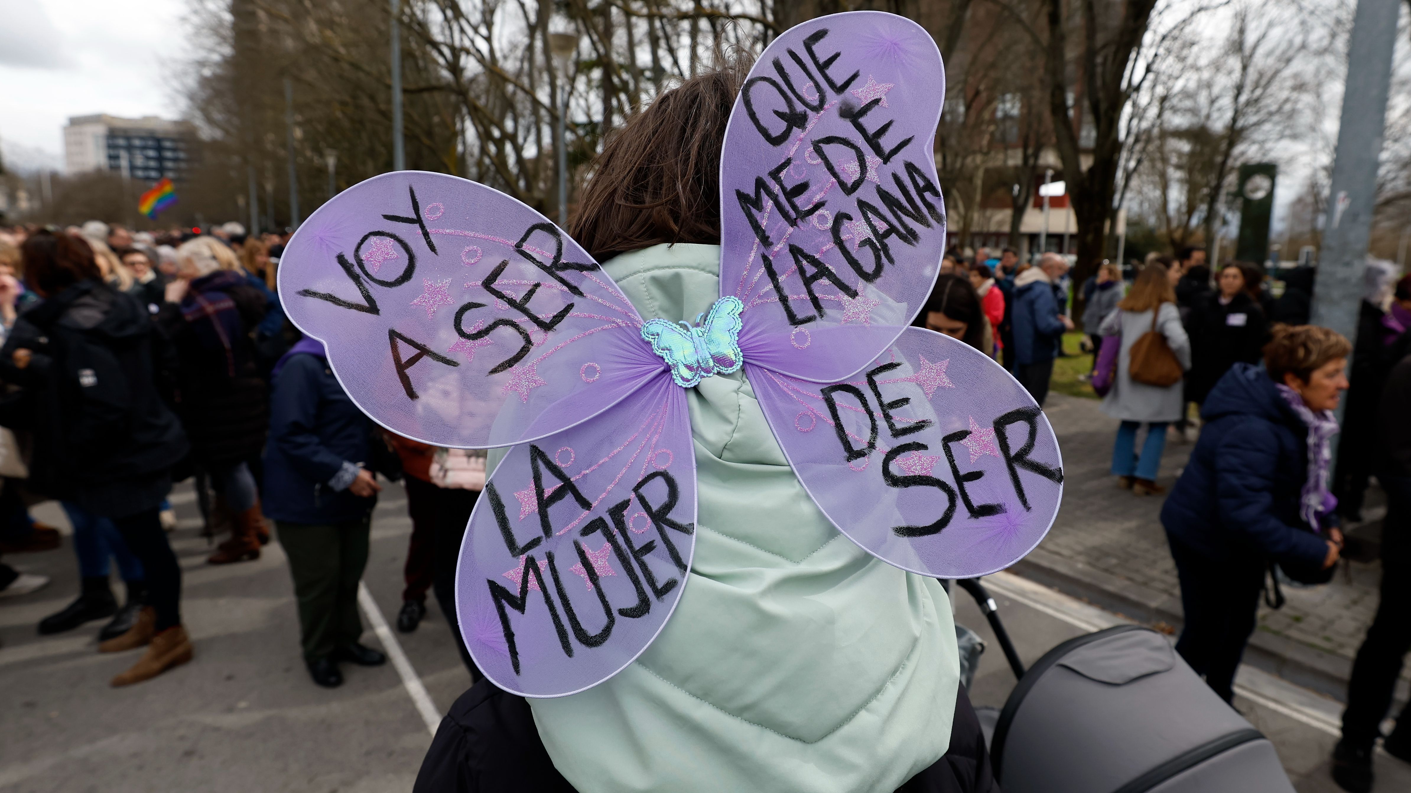 El feminismo muestra su fuerza en una multitudinaria marcha en Pamplona