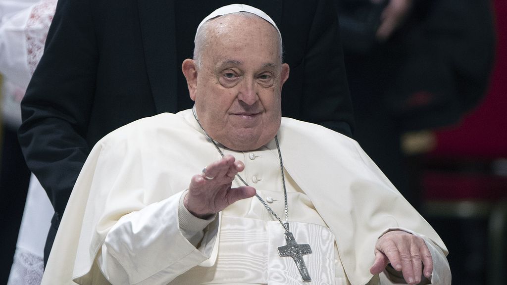 La salud del papa Francisco ha experimentado "una ligera y gradual mejoría"