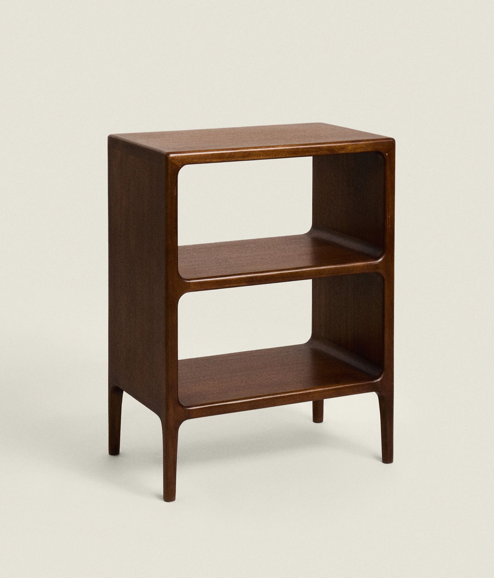 Mesita de madera oscura estilo mid century